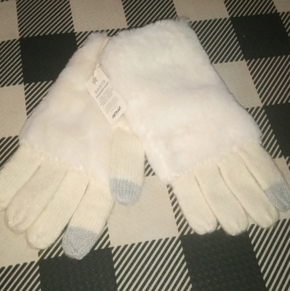 Cozy White and Gray Aerie Fur Gloves NWT